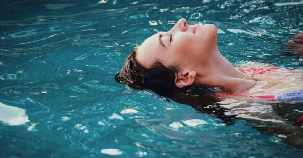 A relaxed woman swimming in a pool, How to Lower Insulin Quickly